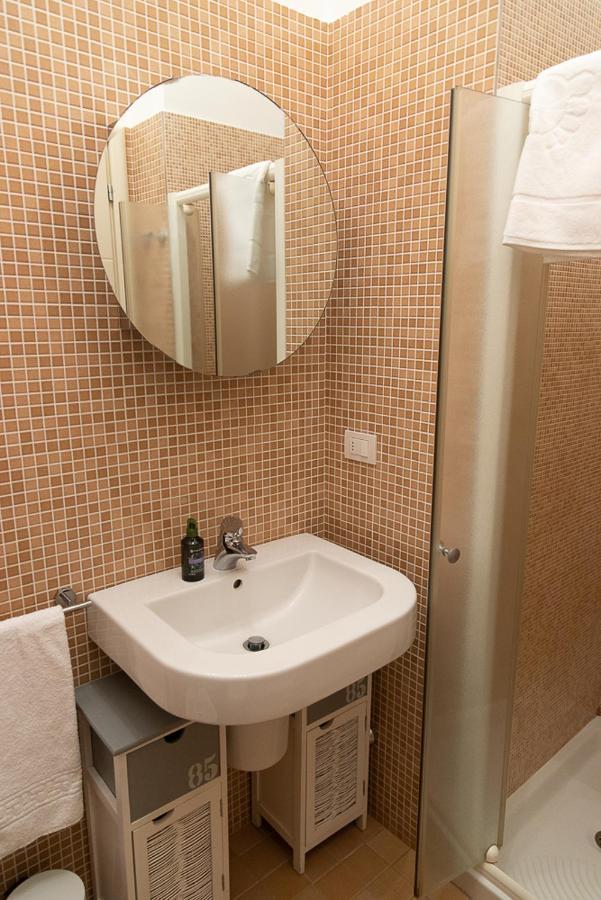 Zara D'Amare A Pesaro 10 Metri Dalla Spiaggia By Yohome Ngoại thất bức ảnh