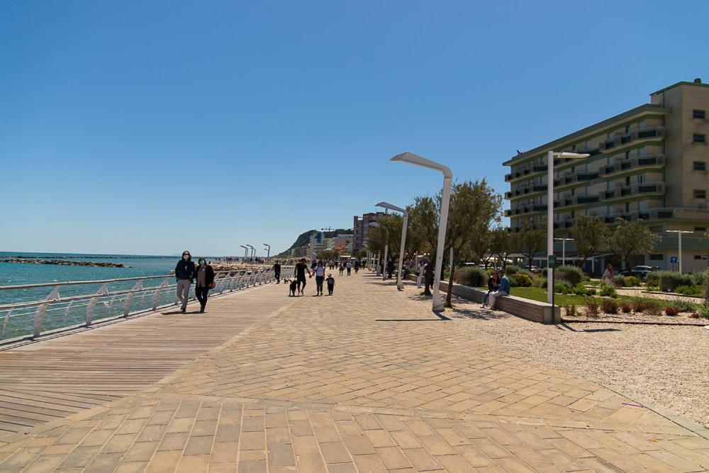 Zara D'Amare A Pesaro 10 Metri Dalla Spiaggia By Yohome Ngoại thất bức ảnh