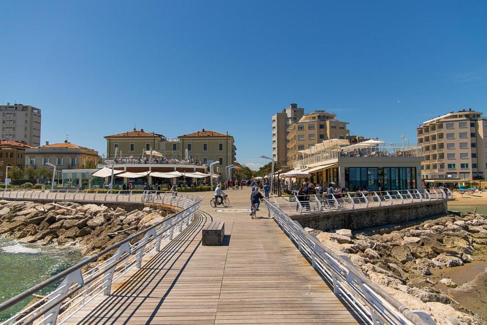 Zara D'Amare A Pesaro 10 Metri Dalla Spiaggia By Yohome Ngoại thất bức ảnh