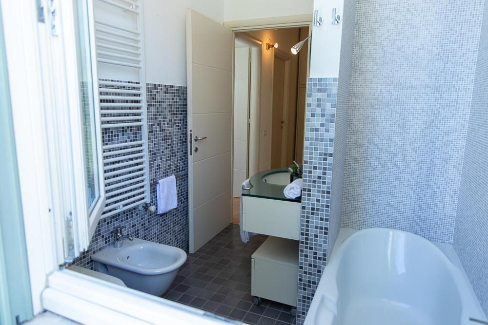 Zara D'Amare A Pesaro 10 Metri Dalla Spiaggia By Yohome Ngoại thất bức ảnh