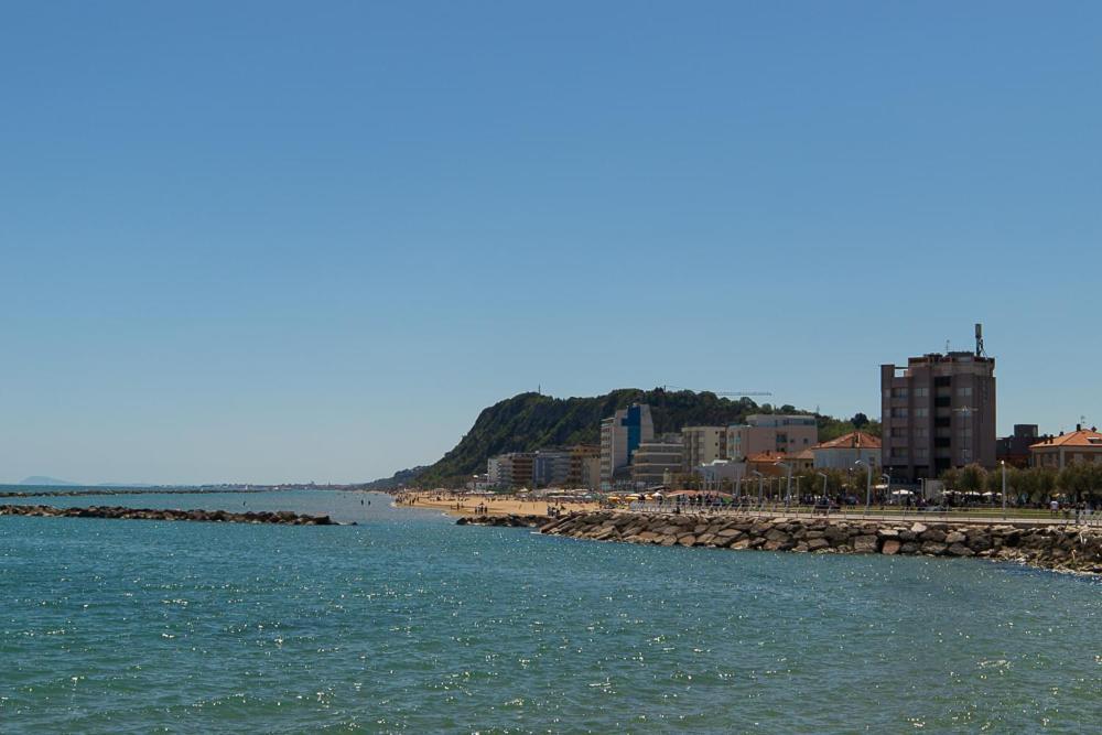 Zara D'Amare A Pesaro 10 Metri Dalla Spiaggia By Yohome Ngoại thất bức ảnh