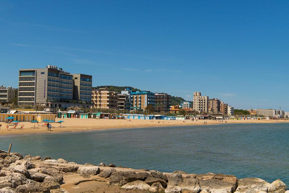 Zara D'Amare A Pesaro 10 Metri Dalla Spiaggia By Yohome Ngoại thất bức ảnh
